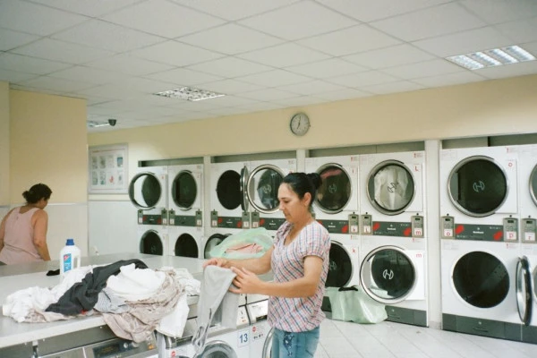 Laundry 101 in Chicago: A Guide to Finding the Perfect Laundromat