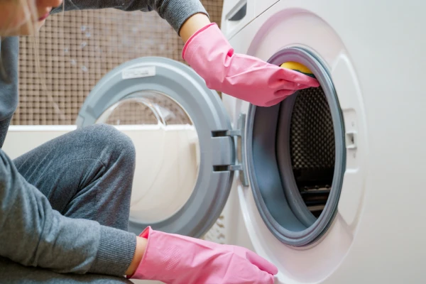 The Surprising History of Laundromats in Chicago: From Early