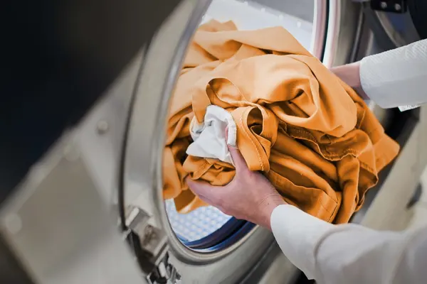 A Complete Guide to Self-Service Laundromats: Pros and Cons